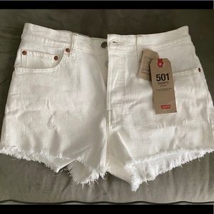 Levi’s 501 shorts in white